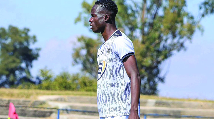 BOSSO BAG NAIJA BOMBER! Highlanders sign 19-year-old goal hunter from Gwanda Pirates