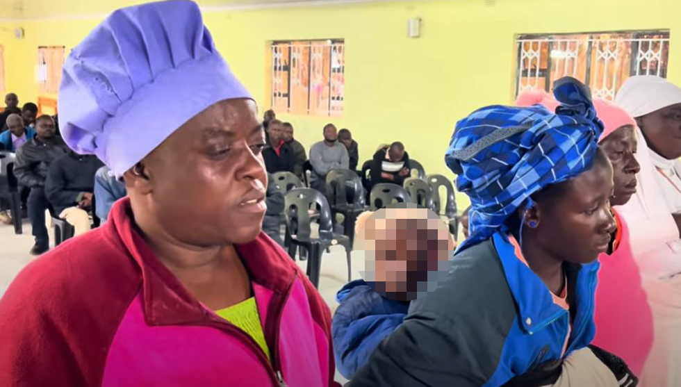 Madzimai Clara (left) and Lucia Kachikombe