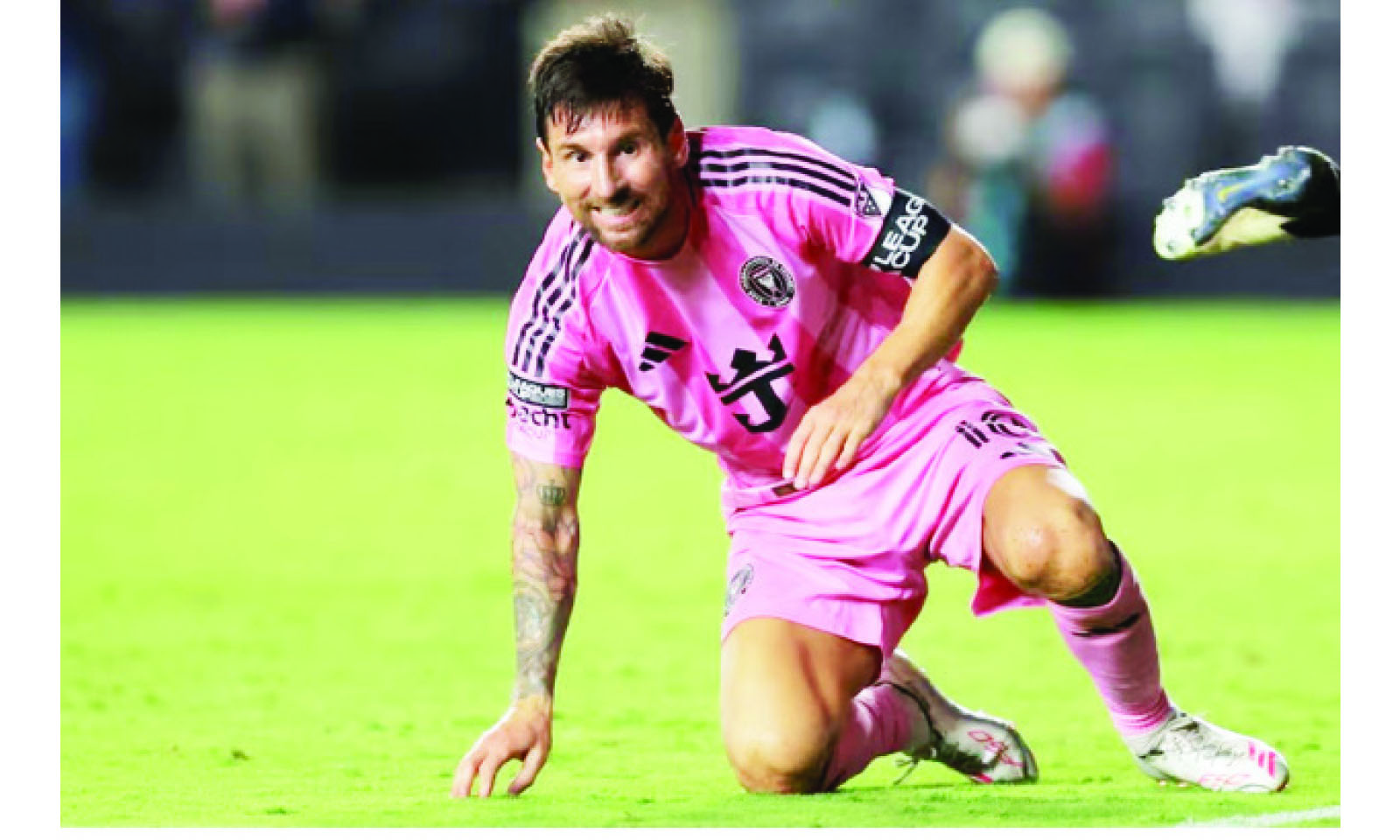 Messi injures hamstring in League Cup