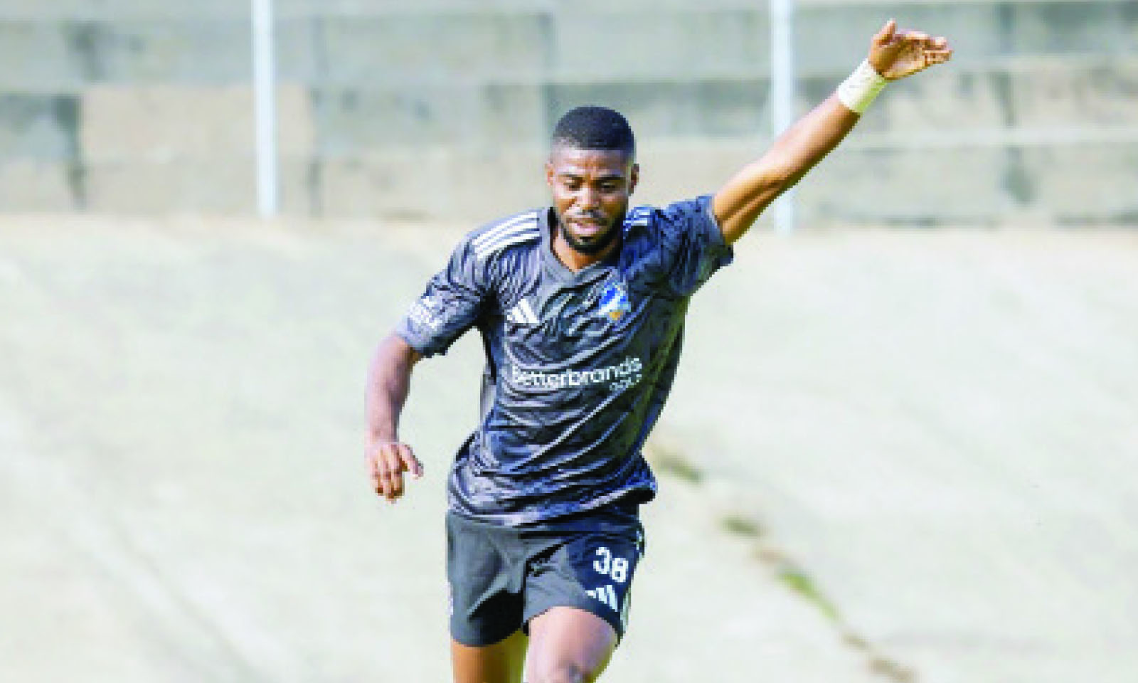 Shidolo strike fires Scottland into Chibuku Super Cup quarters