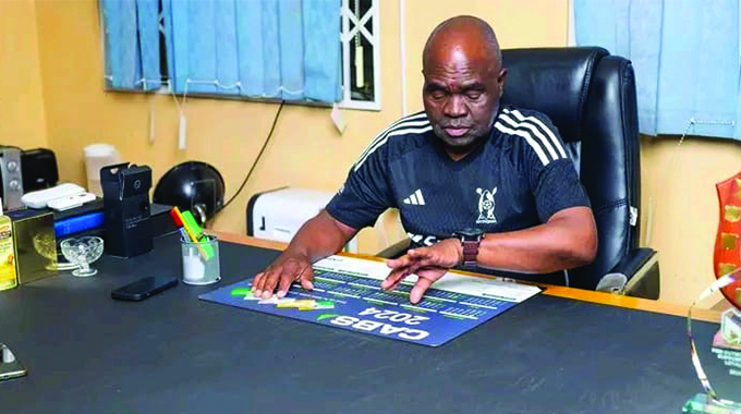 WATCH: Mhlophe’s Vote of No Confidence suffers stillbirth at Highlanders EGM