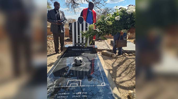 Yours truly, Gumede: Football pays tribute to a giant