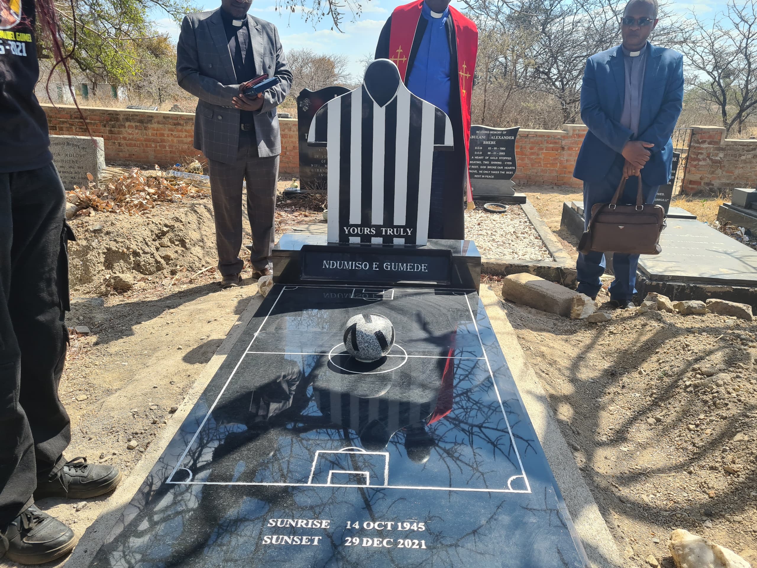 “REST IN PEACE, YOURS TRULY!” Ndumiso Gumede’s humble tombstone unveiled”