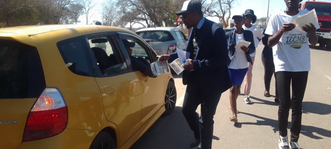 Electronic court case awareness procession draws public excitement