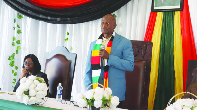 Minister Garwe reads riot act to Beitbridge councillors over service delivery collapse