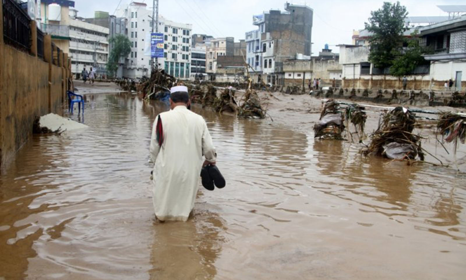 200 killed in India, Pakistan flash floods