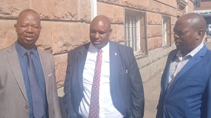 HOW BULAWAYO DEPUTY MAYOR BEAT CORRUPTION RAP! Handwriting unravelled case against city father