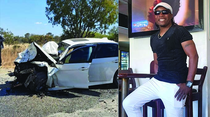 BUNJIRA SURVIVES HORROR CRASH, Warriors legend rushed to hospital