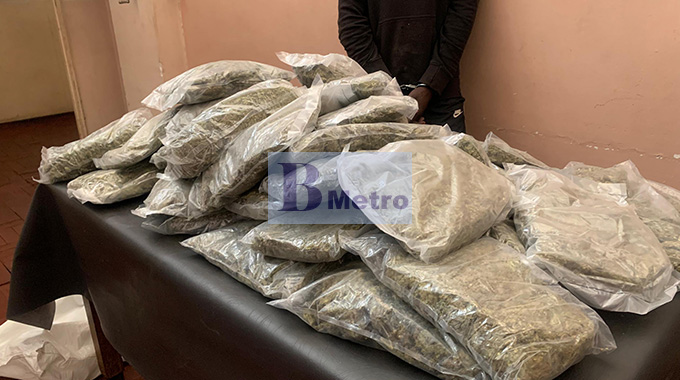 US$23,5k GANJA DEAL CRASHED – Bulawayo cops bust man as he collects stash