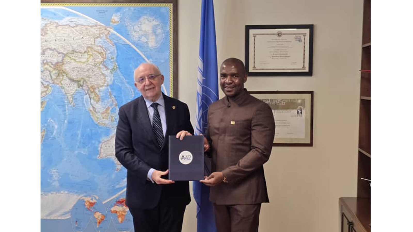 Mhona holds bilateral meeting with ICAO president, Botswana counterpart