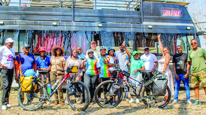 Cycling couple departs Botswana for Namibia after memorable two-week tour