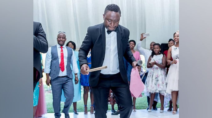 Alwehlanga lungehlanga. . uBabongile Sikhonjwa ubengumuntu wabantu