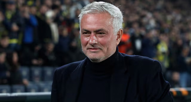Jose Mourinho keeps Benfica players at training ground after Braga defeat, urging reflection ahead of Porto clash