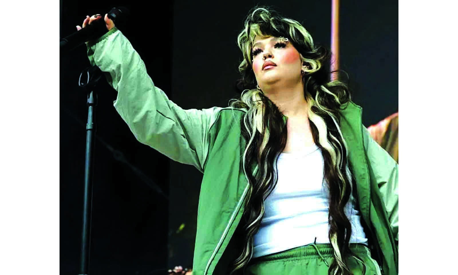 I’M DOING FINE, SAYS LOLA , AFTER COLLAPSE ON STAGE