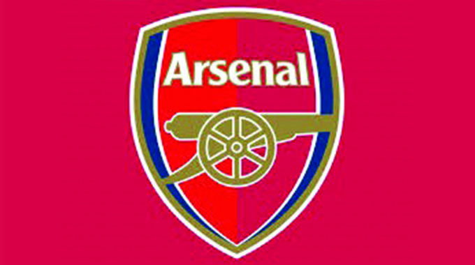 Arsenal scrape past 10-man Chelsea with corners to stretch PL lead