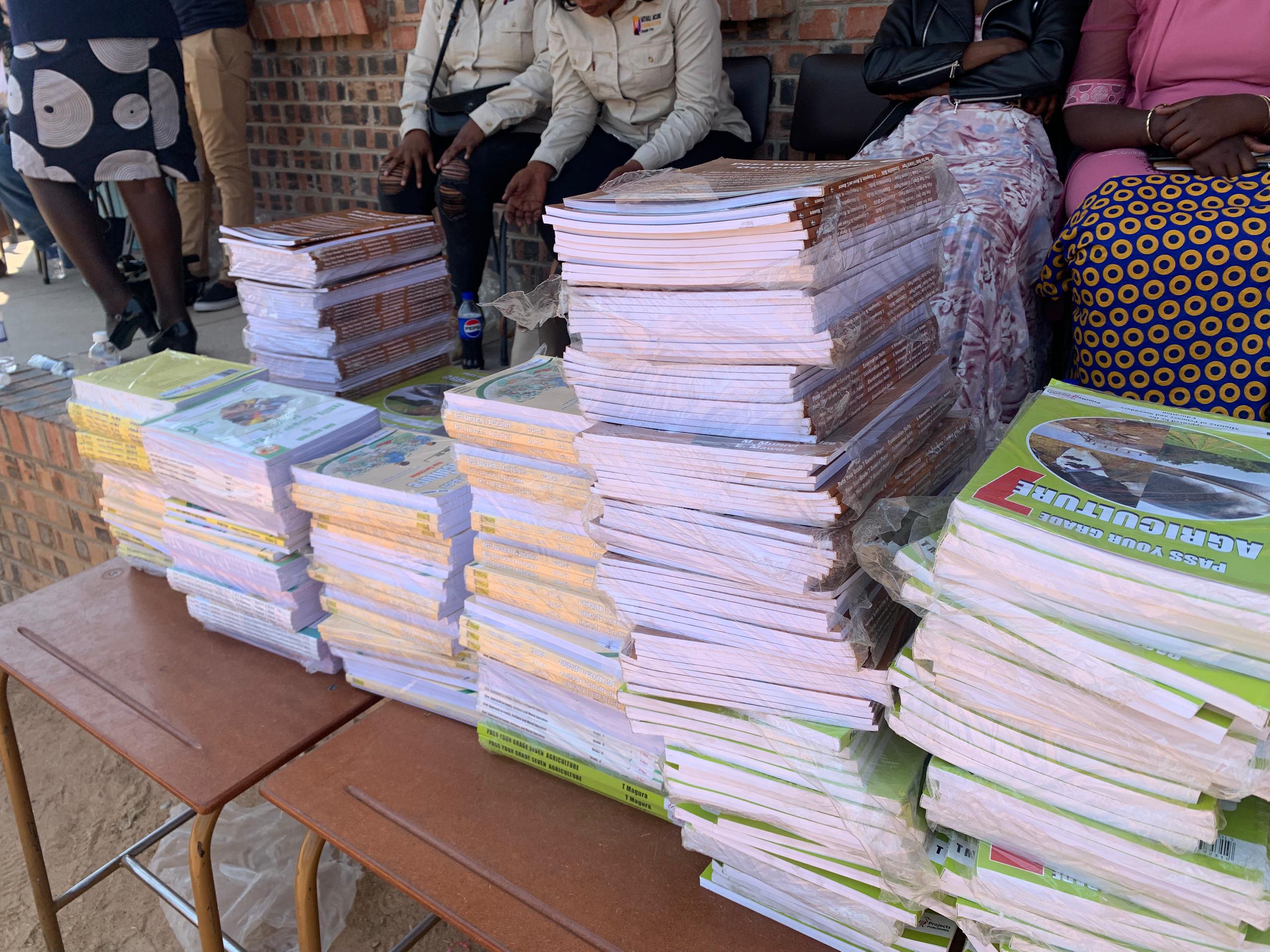 Prof Mthuli Ncube donates to Cowdray Park Primary