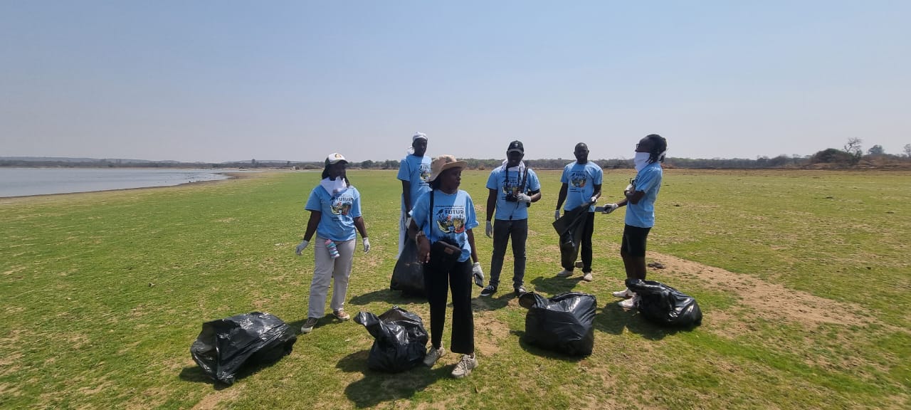 Volunteers fight plastic pollution