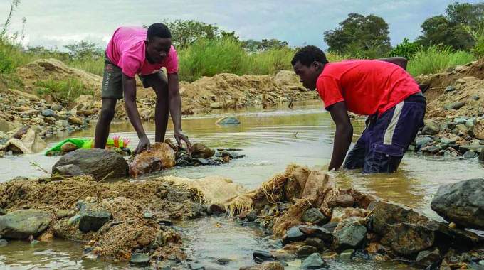 Kubotshwa otsheketsha abagebha emfuleni eletha amanzi koBulawayo