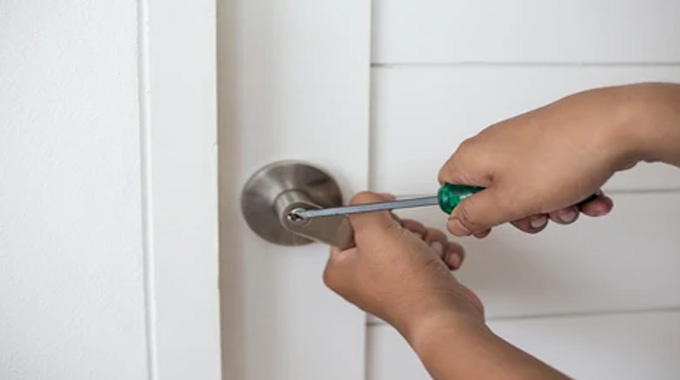 CAUGHT ON CAMERA: Screwdriver thief screwed