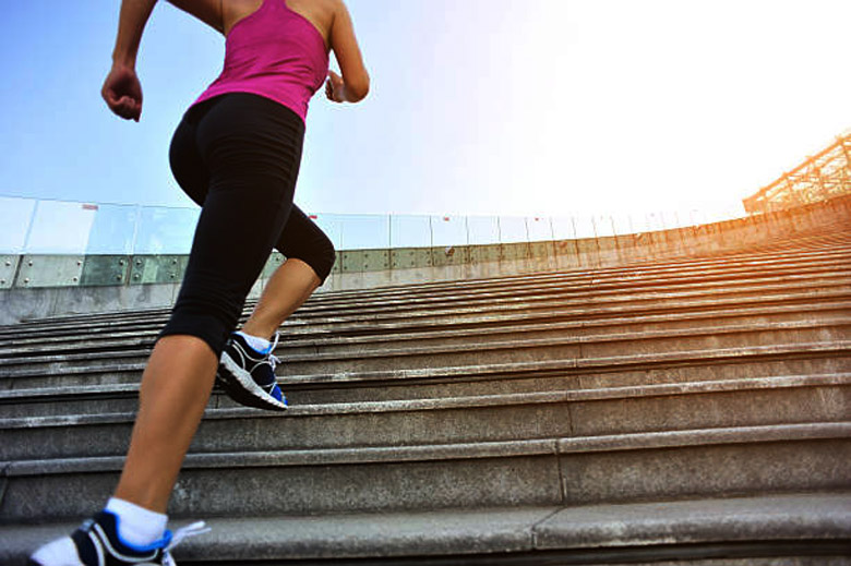 Climbing stairs is also a form of exercise that helps burn excess fat and increases muscles such as leg muscles, thigh muscles, hip muscles, toning abdominal muscles