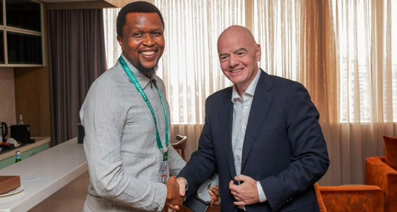 ZIFA president, Nqobile Magwizi (left) and FIFA president, Gianni Infantino