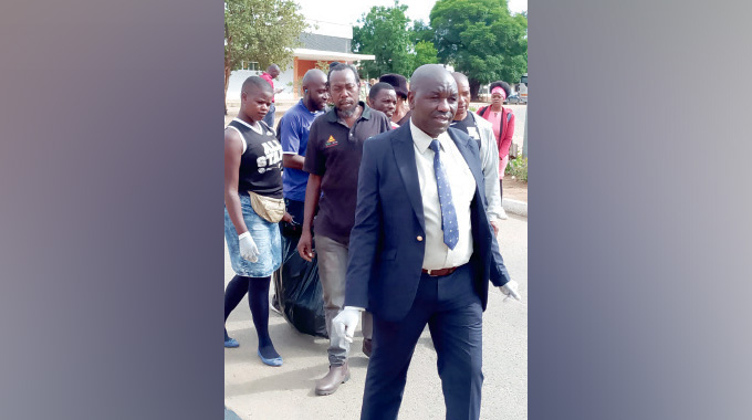 BULAWAYO COUNCILLOR CONS VENDORS?Mutangi in failed bid to scrap fraud charges