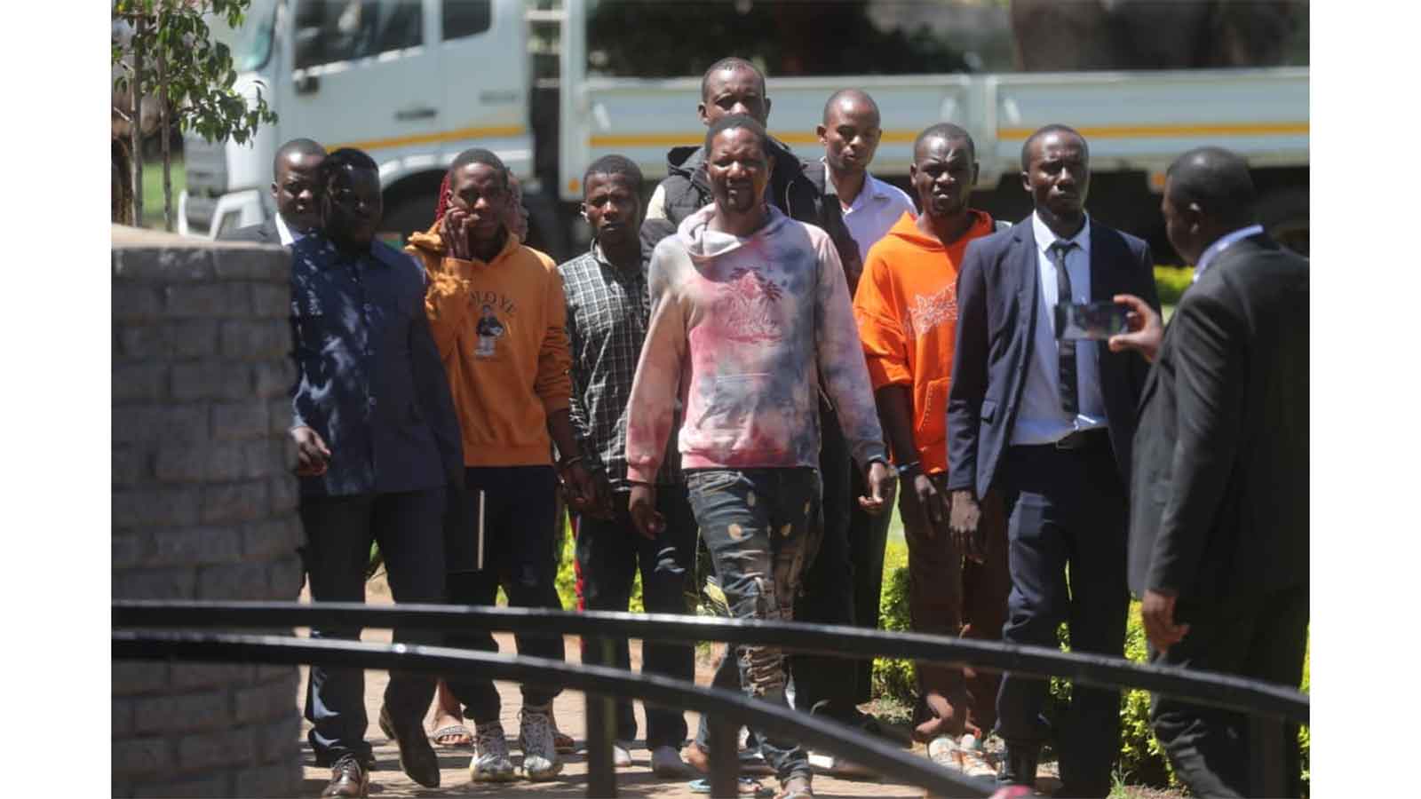 GANGSTERS, WHO USED A HONDA FIT TO ROB 13 PEOPLE, NABBED
