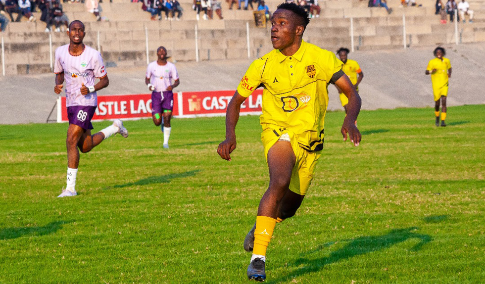 Manica Diamonds welcome the return of slippery winger, Charles Teguru after he missed last week’s clash against Ngezi Platinum owing to suspension