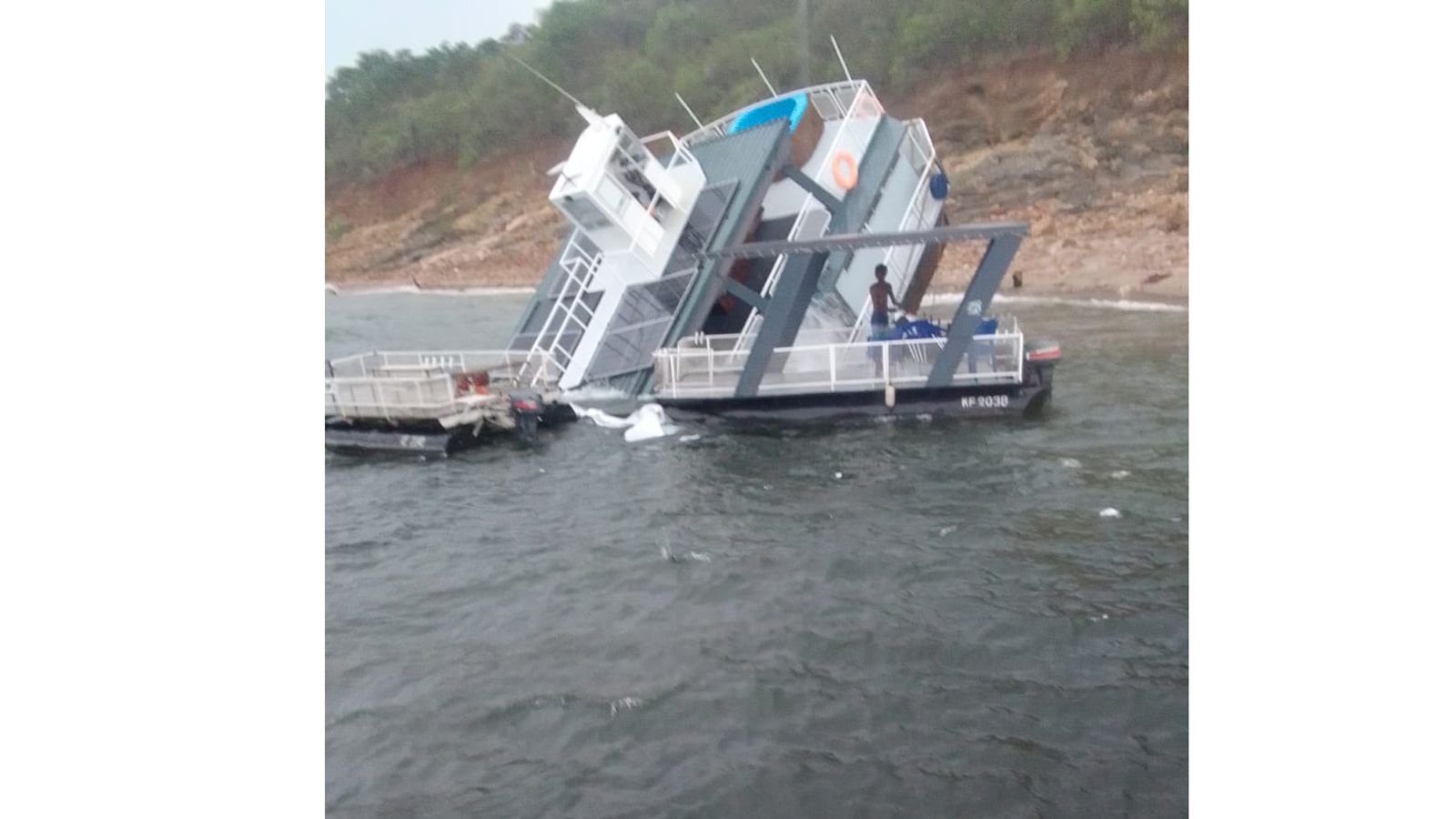 Houseboat capsizes in Lake Kariba