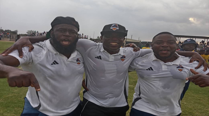 JOY IN RAINS! Scottland wallop United to lift league title