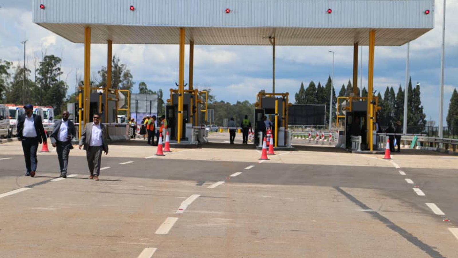 Minister Mhona commissions Norton Toll Plaza
