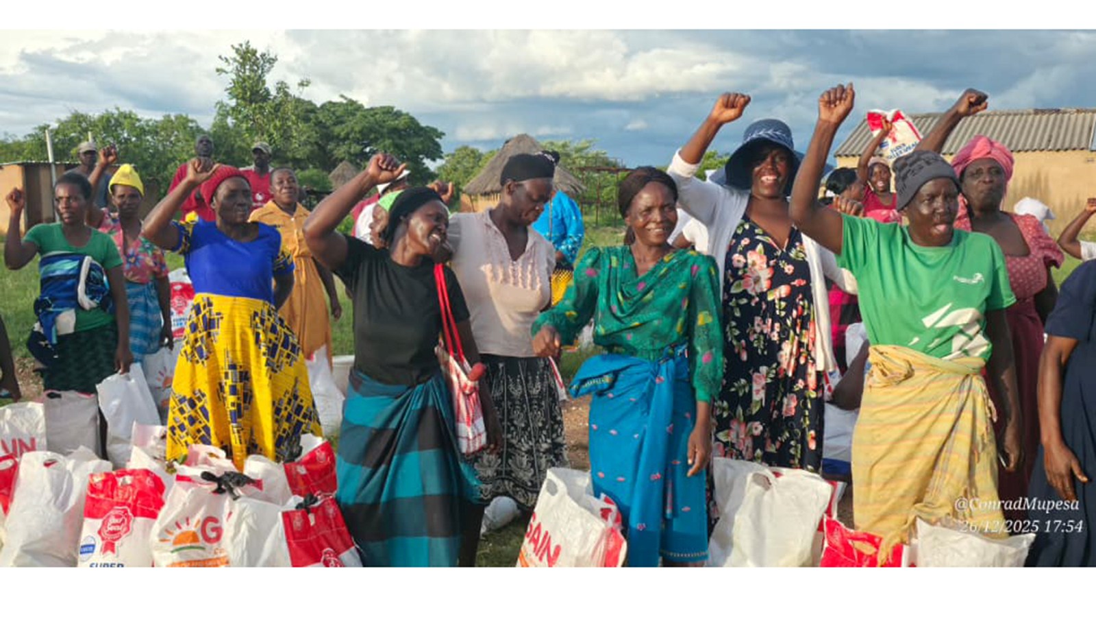 5 600 Sanyati villagers receive Christmas food hampers