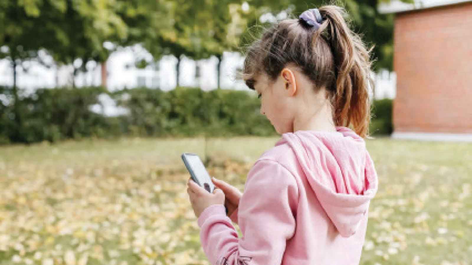 AUSSIE’S TEEN SOCIAL MEDIA BAN COMES INTO EFFECT TODAY, BIG TECH COMPANIES ARE SCRAMBLING
