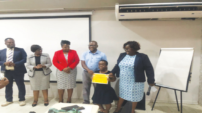 Woman with dwarfism turns passion into profitable bag business