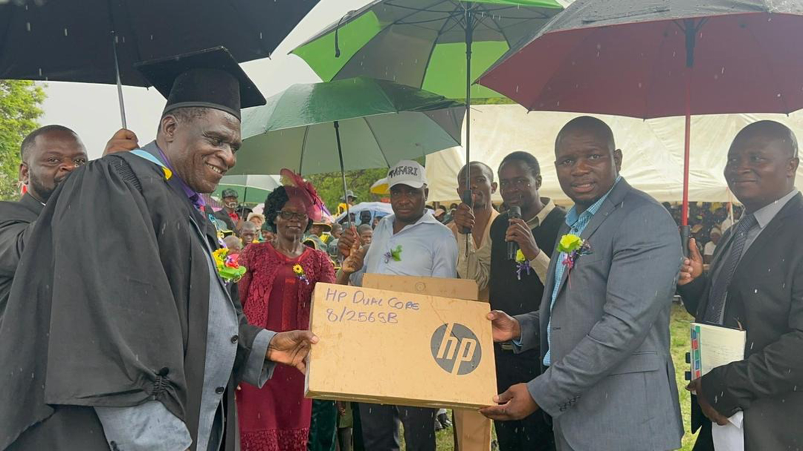 Murehwa businessman donates cash to teachers and pupils, pledges to build classroom block and ECD centre