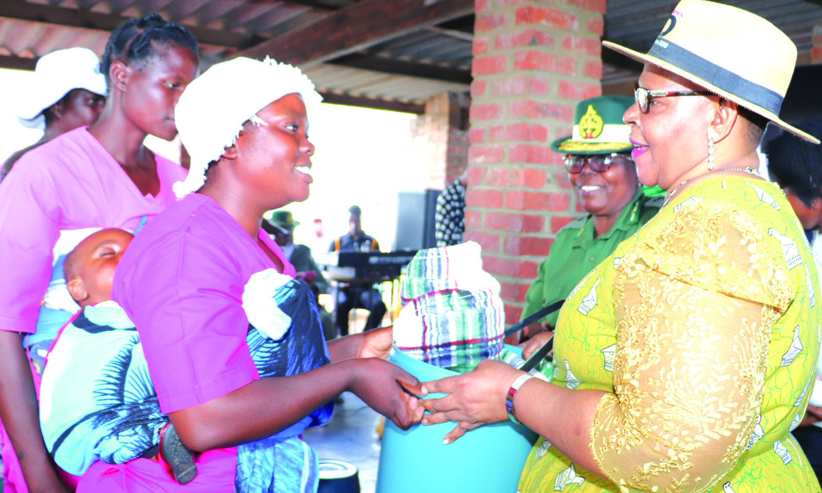 Women’s League cheer up inmates