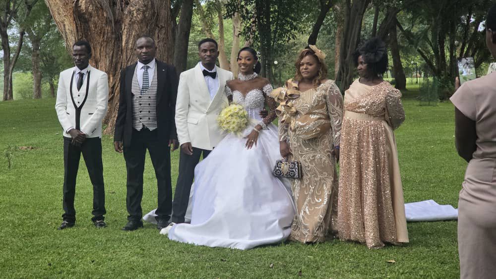 WATCH: Zimbabwe sprint stars wed