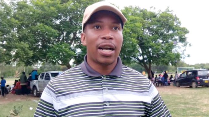 Induna uNkalakatha ikhuthaza intsha ukuba ilwisane lezidakamizwa