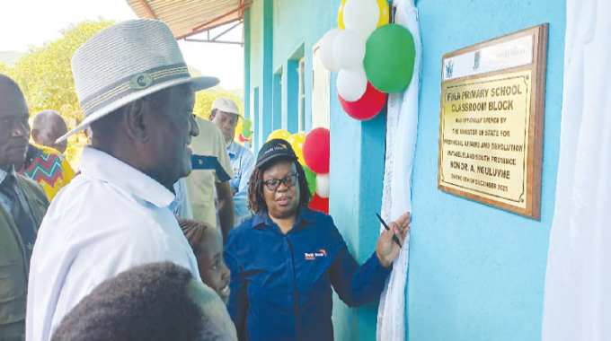 Minister commissions new classrooms and solar water system at Beitbridge schools