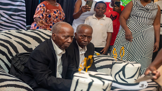 90-year-old twins defy time, celebrate life together