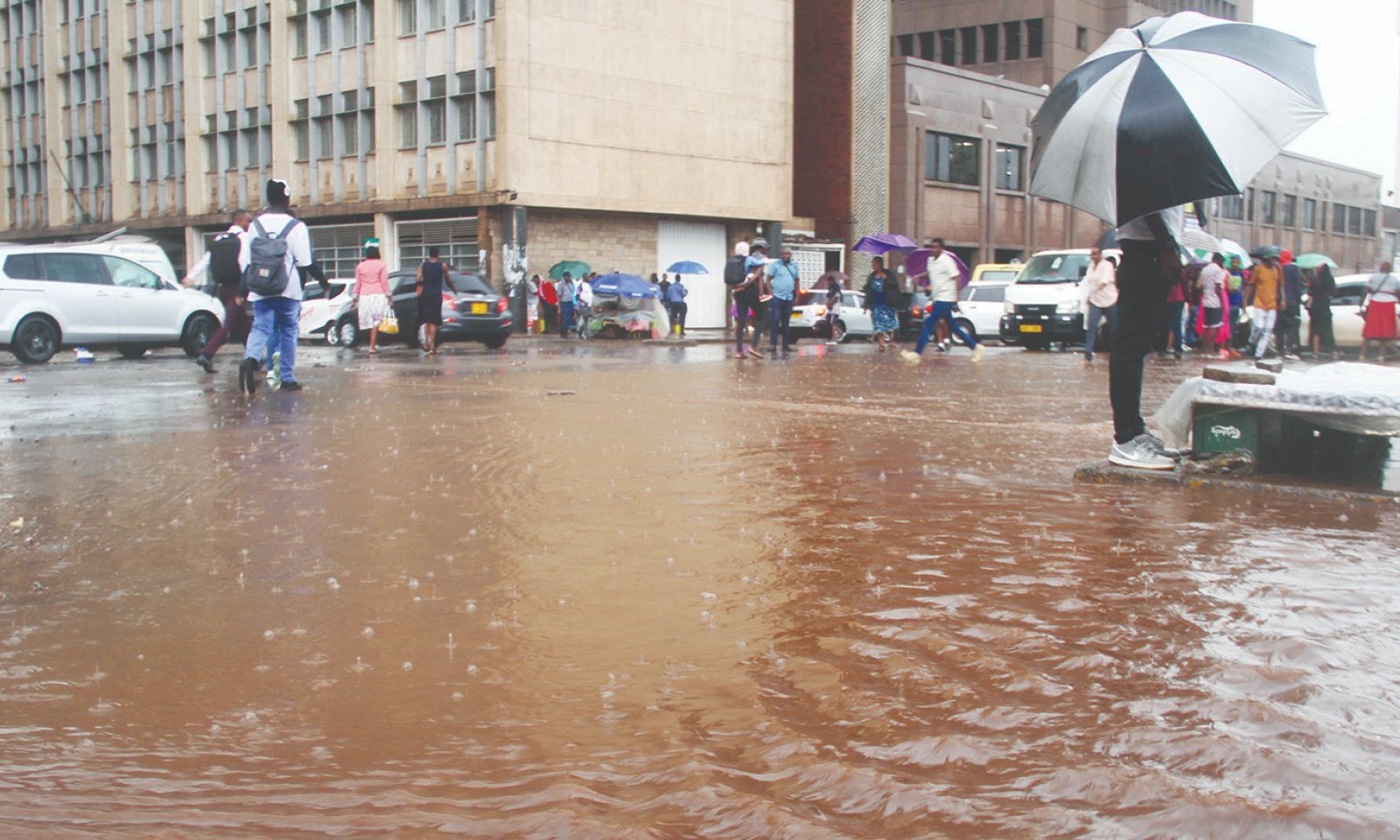 Heavy rains expose poor drainage, road decay in Gweru, Kwekwe