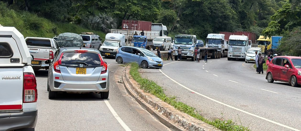 Christmas Pass jam: Breakdowns block road
