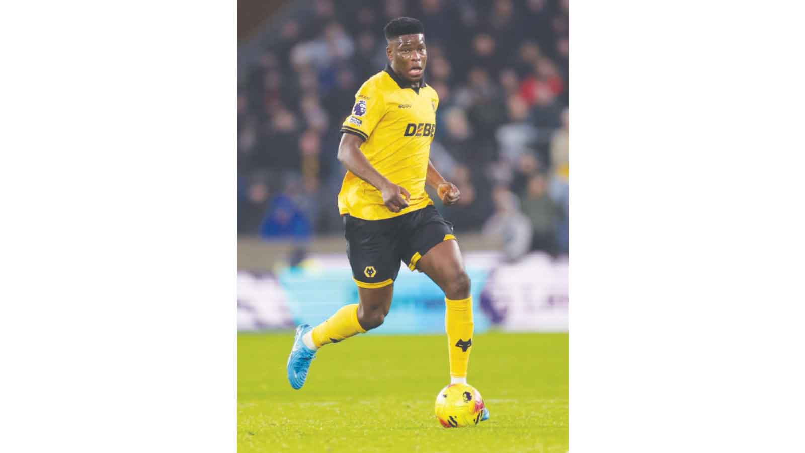WOLVES OFFLOAD MUNETSI, CHIREWA STAYS