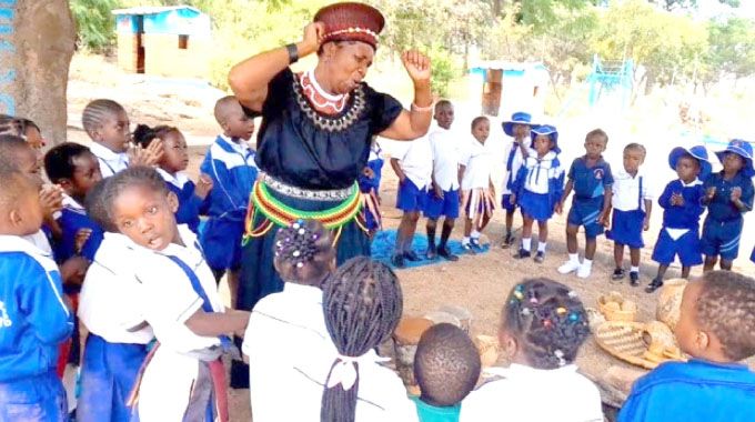 Ellen Mlangeni: The matriarch of Zimbabwe dance and drama