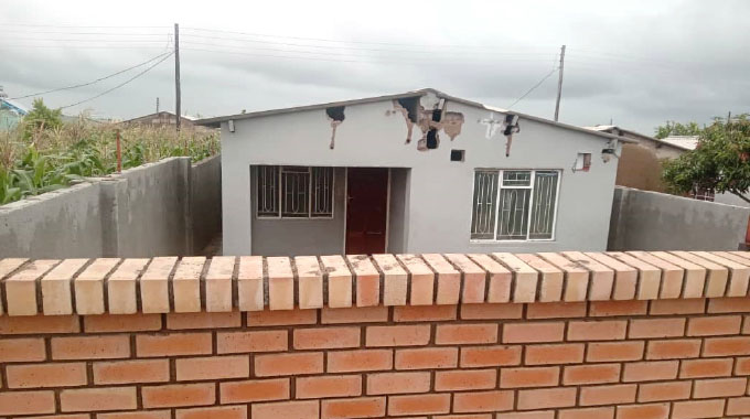 Indida! Inina lidiliza indlu yalo ngezandla zalo