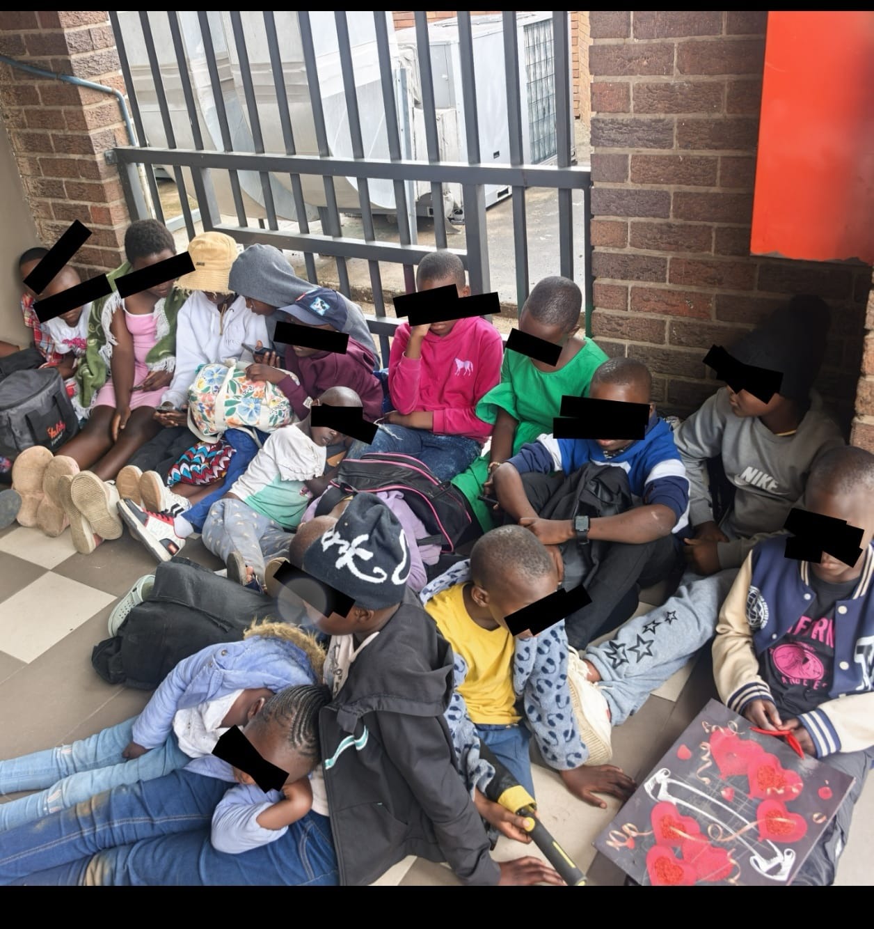 Two Zimbabweans in South African court for smuggling 33 children