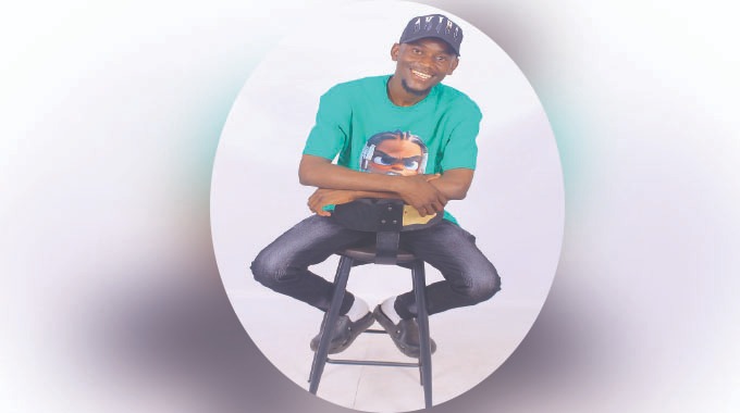Uyabangena uSa-Jakhobe ngengoma zelekompo