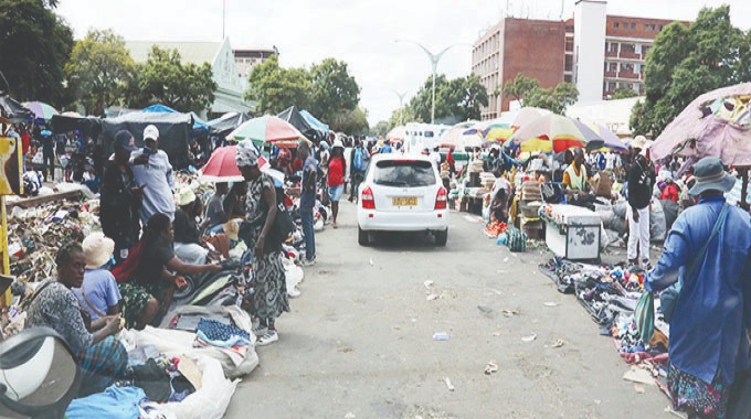 The avenue that never sleeps . . . Bulawayo’s love-hate relationship with ‘eMarket’