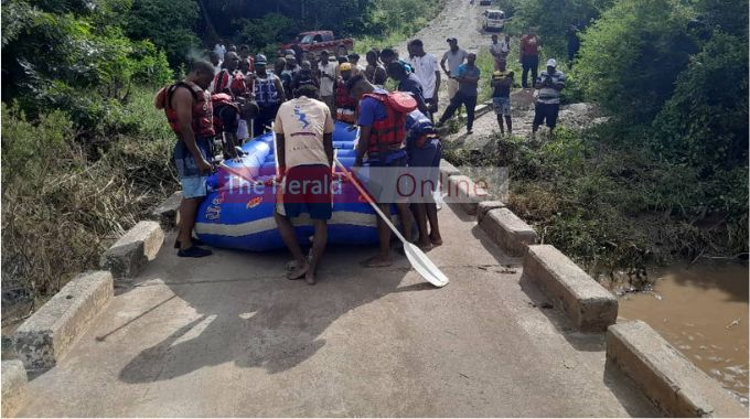 Hwange man feared dead after vehicle swept away by flooded Deka River