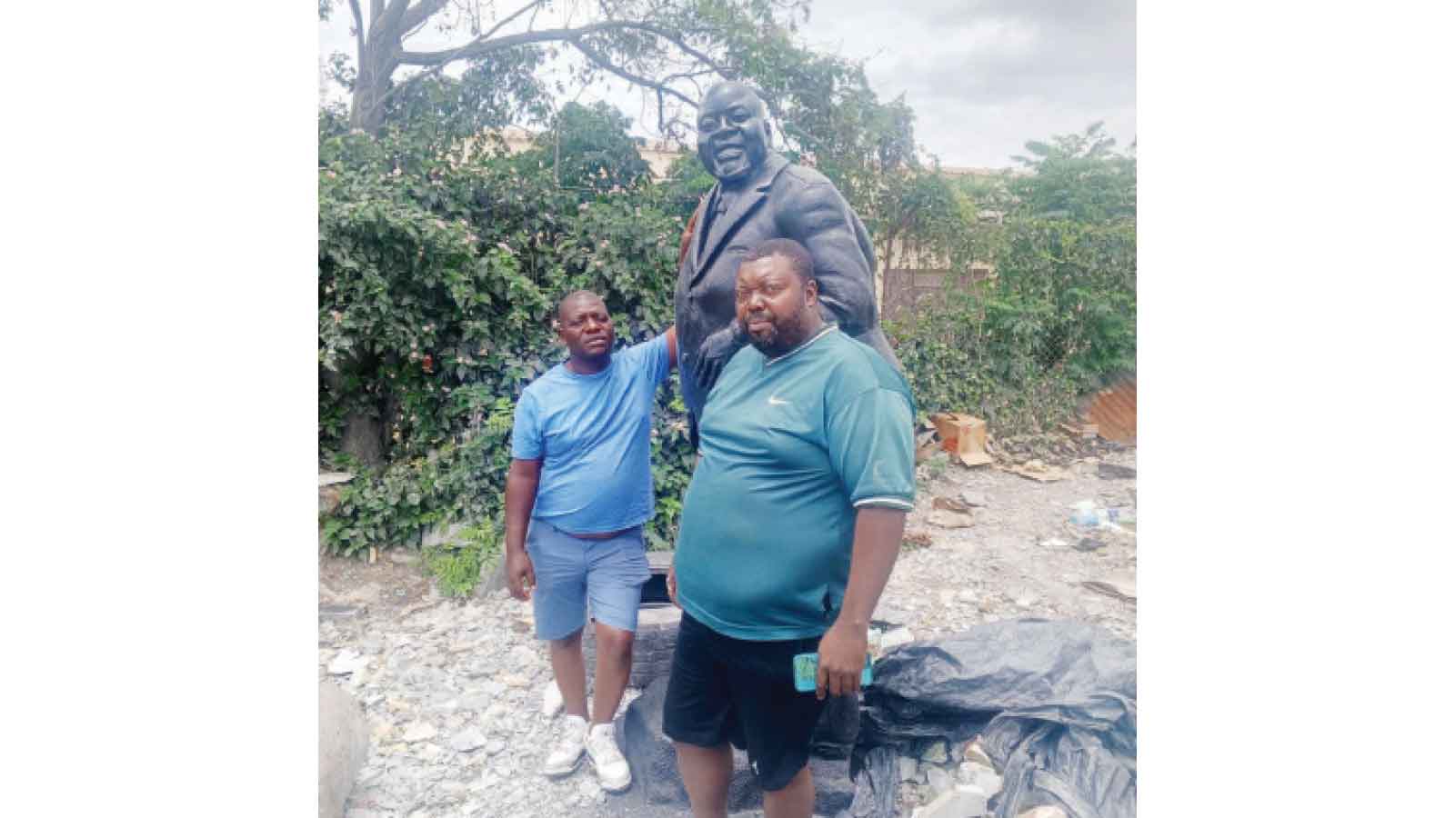 Sculptors unveil giant Wicknell statue